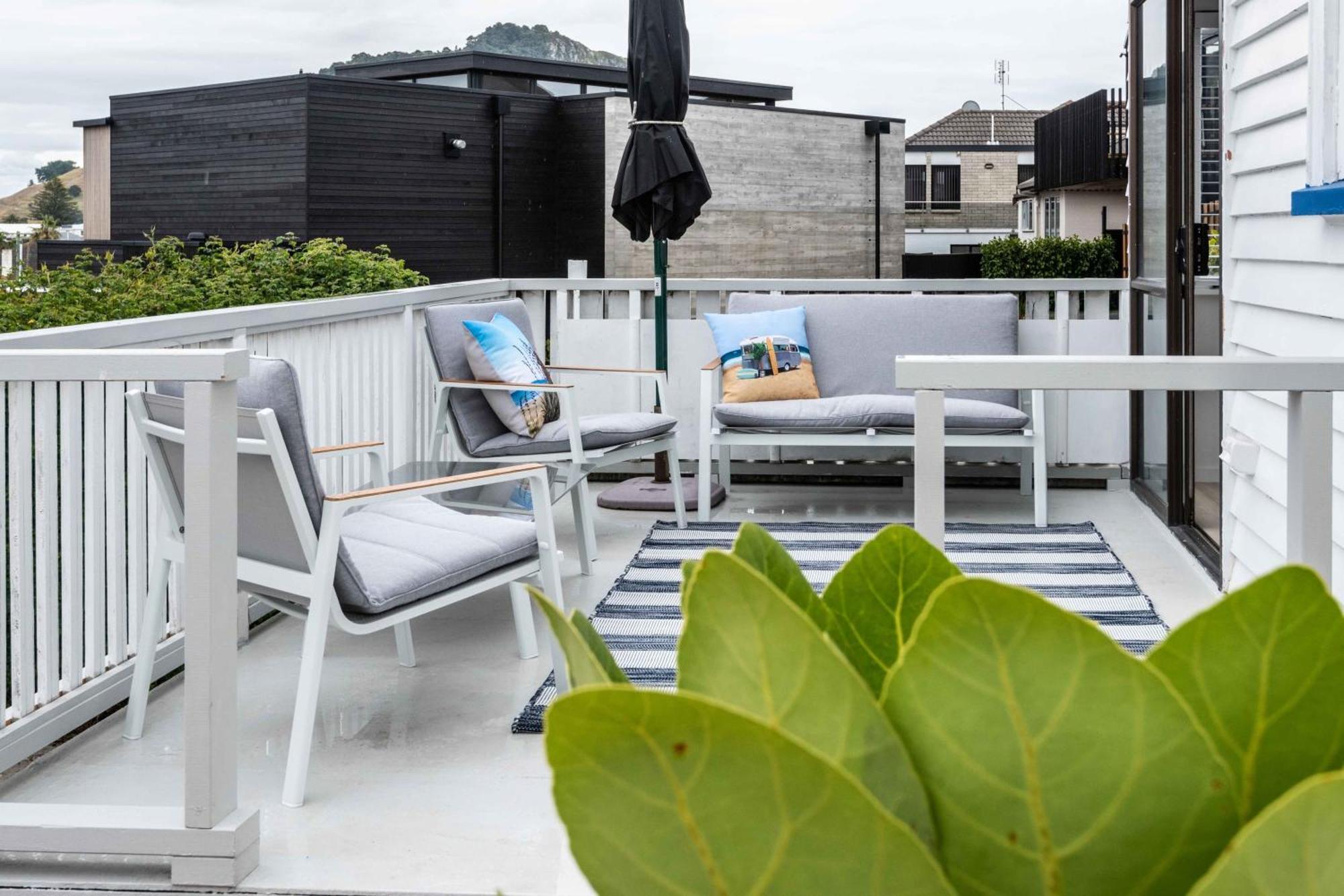 Awesome Beach House On Oceanview Road Mount Maunganui Exterior photo